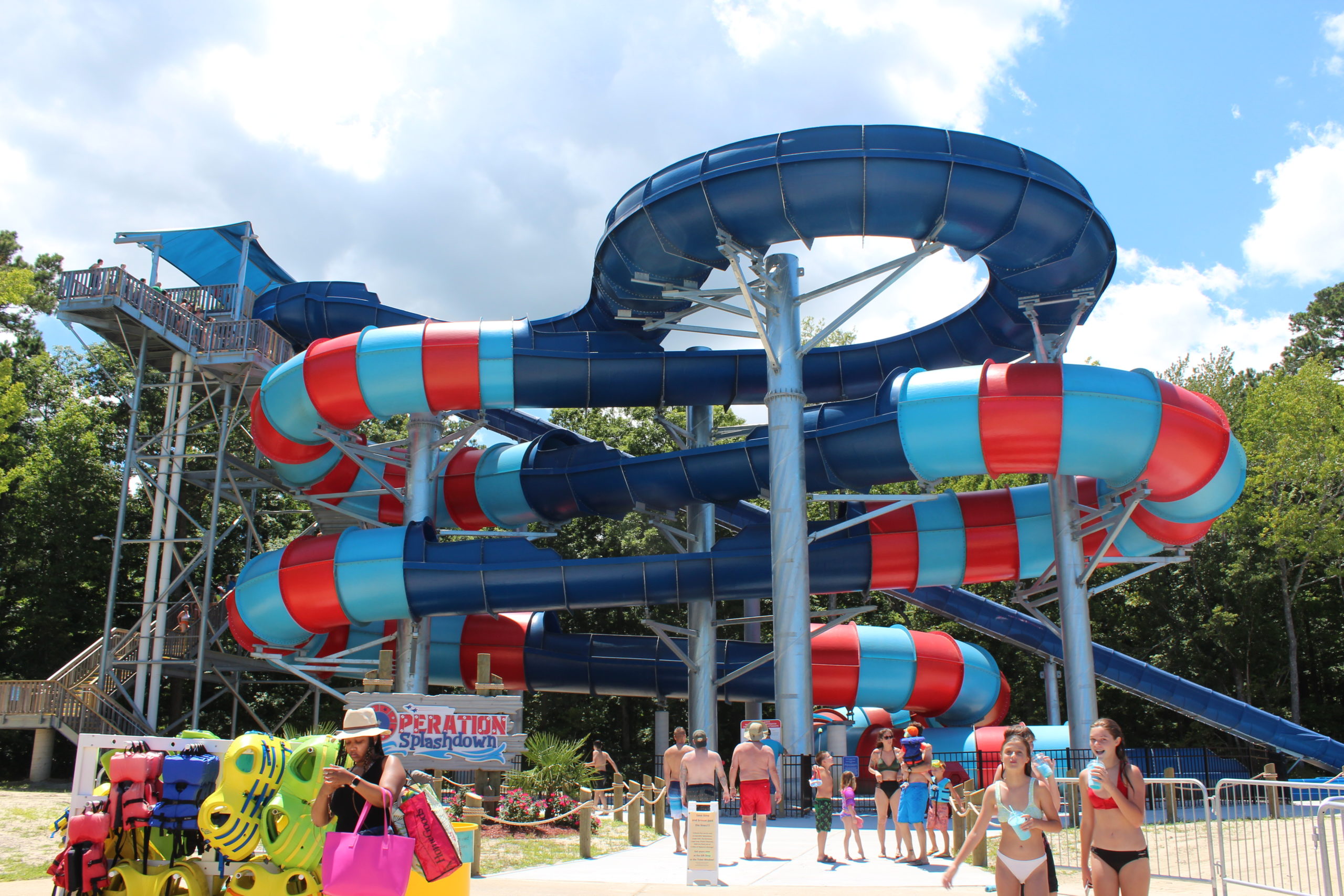 IMG_0078 a group of kids at the waterpark